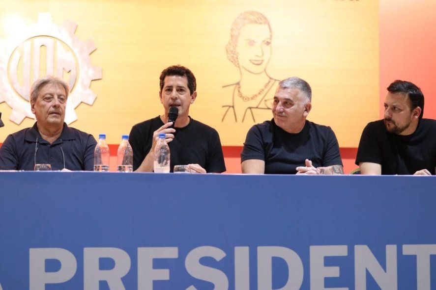 La dirigencia de La Cámpora encabezó la presentación de la Mesa Cristina Presidenta en la UOM de Avellaneda. La dirigencia de La Cámpora encabezó la presentación de la Mesa Cristina Presidenta en la UOM de Avellaneda.