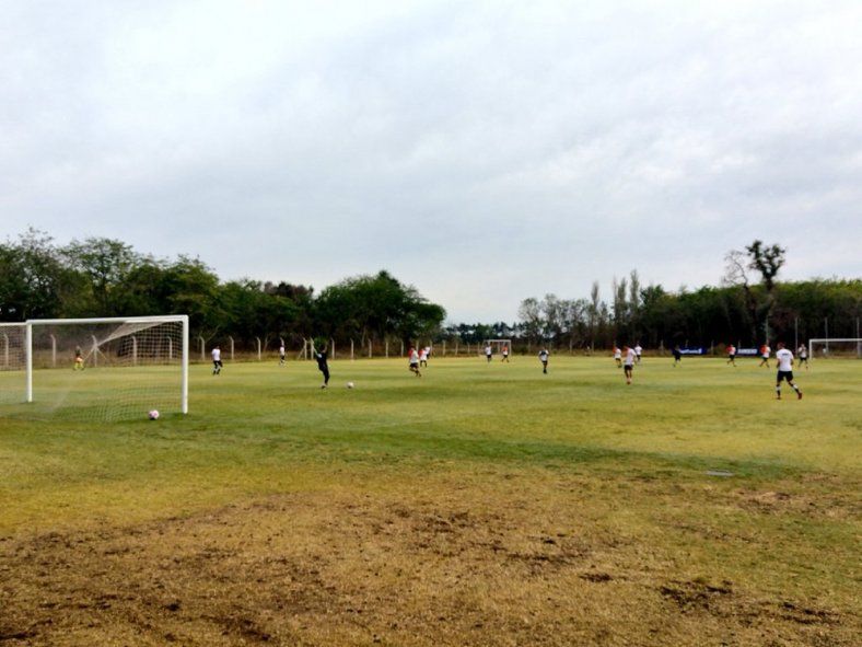 Amistoso en el predio de Abasto en cancha 4 entre Gimnasia y Berazategui