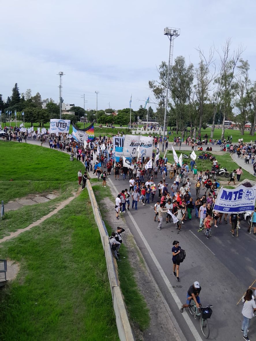 Así empezó el corte en la autopista Buenos Aires - La Plata Así empezó el corte en la autopista Buenos Aires - La Plata