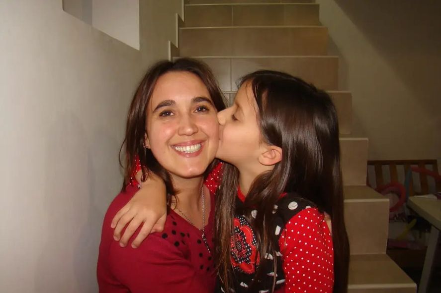 Manuelita y Catalina, la hija de Gabriela: tía y sobrina. Manuelita y Catalina, la hija de Gabriela: tía y sobrina.