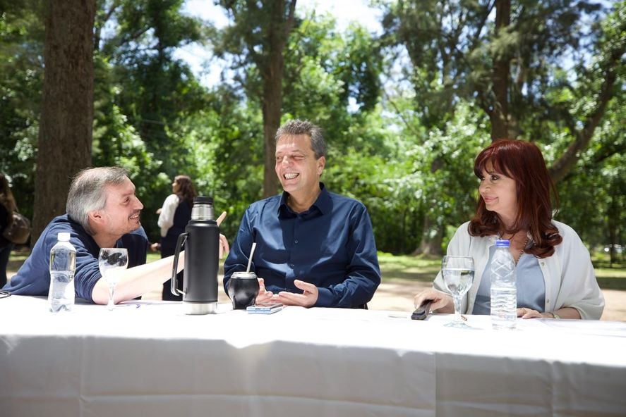Máximo, Massa y Cristina en la reunión del PJ Bonaerense