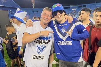 Pellegrini con Bizarrap, en el festejo de Vélez campeón.