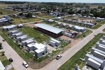 la provincia avanza con la construccion de 100 viviendas en olavarria