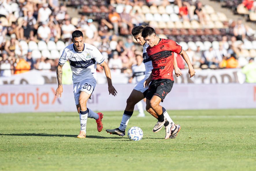 Yonathan Cabral contra Platense. Yonathan Cabral contra Platense.