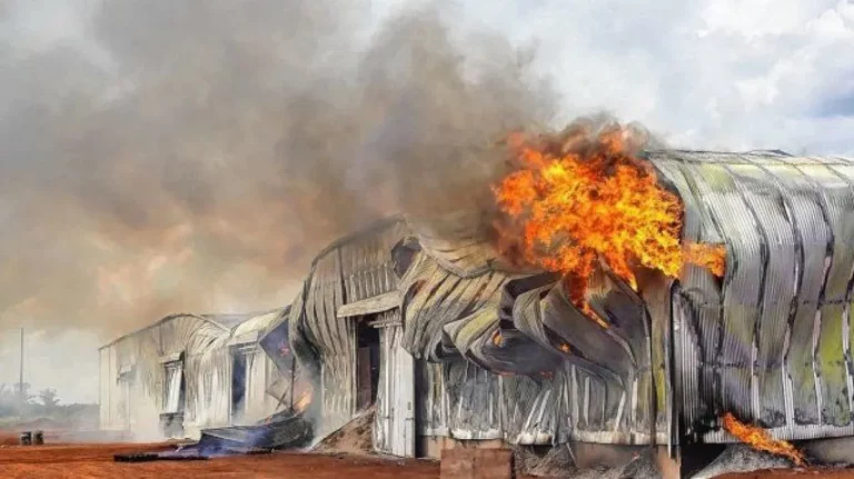 El devastador incendio de la fábrica de yerba Playadito en fotos