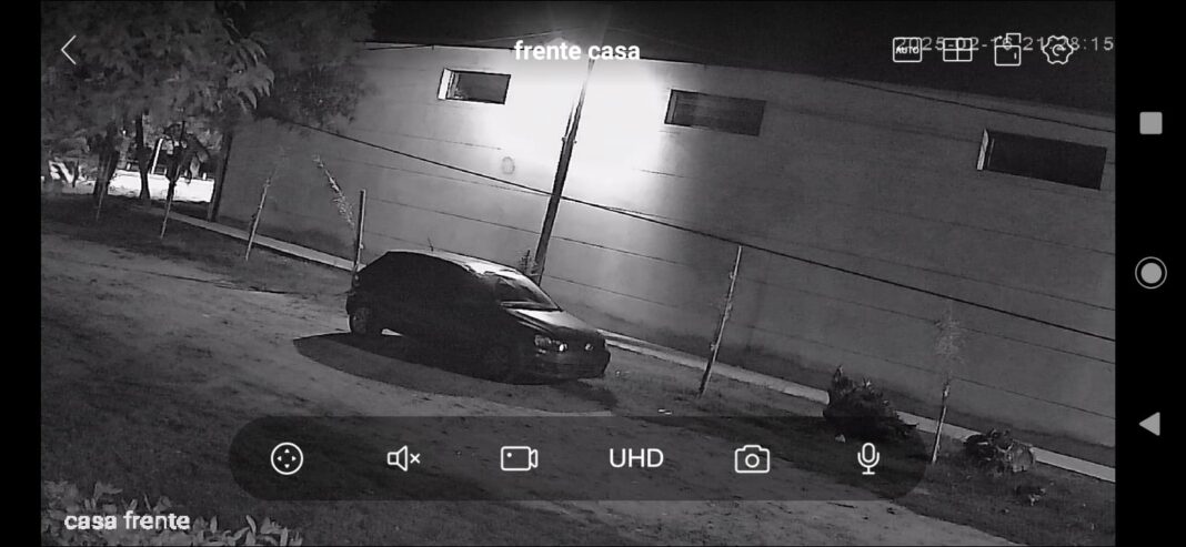 El auto que habrían usado los delincuentes en el robo en Arana