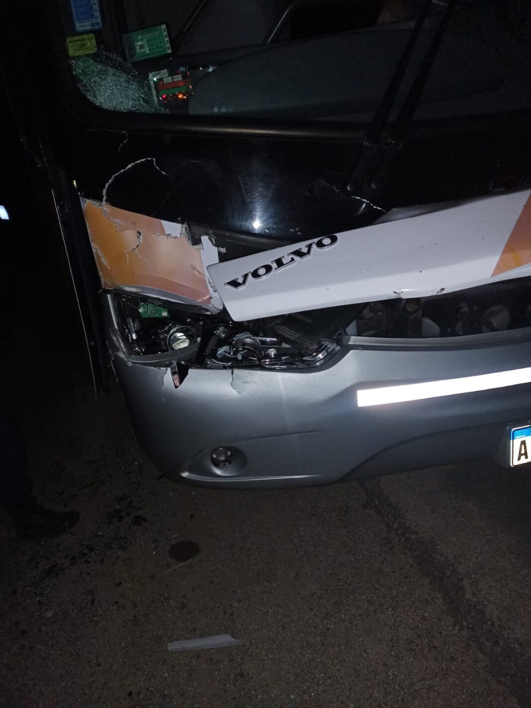 El micro que impactó a la mujer en ruta 2 al km. 62 de La Plata