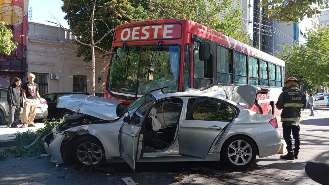 El choque fue en 11 y 51 de La Plata y las calles quedaron cortadas