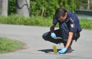 Morón: defendió a su novia de un robo y mató al ladrón con el propio cuchillo del agresor