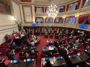 El kirchnerismo va por las reelecciones indefinidas, pero excluye a los intendentes