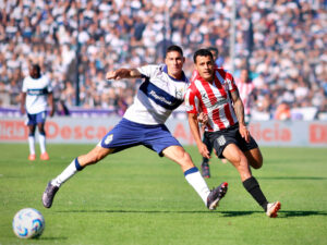 Ventaja domingo: la planificación para que el Clásico Platense se juegue ese día