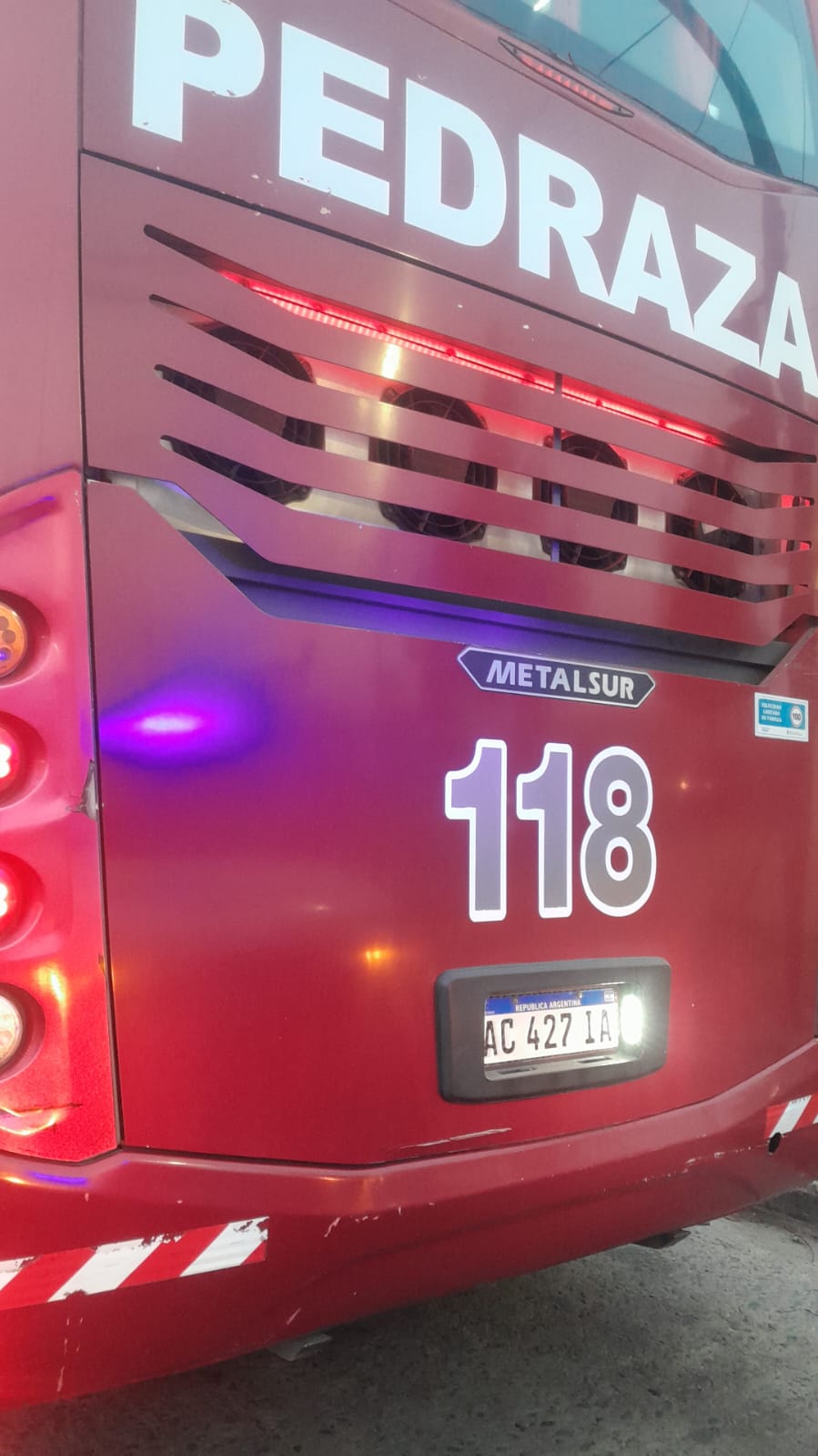 En este micro iba la mujer que se descompensó y murió