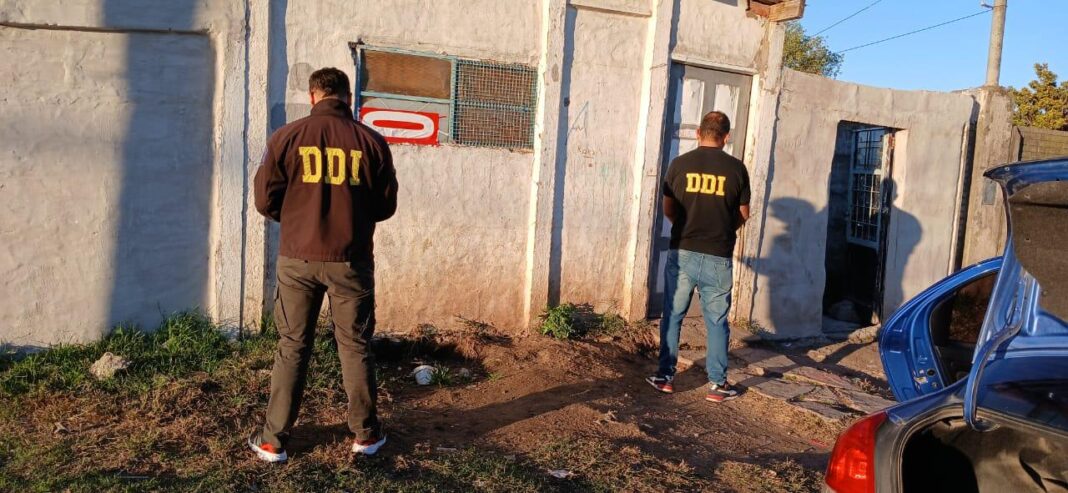 El allanamiento se efectuó en Azul y hay dos detenidos