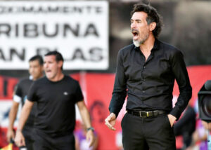 La deuda pendiente de Estudiantes: la baja cosecha de puntos del equipo de Domínguez jugando fuera de casa