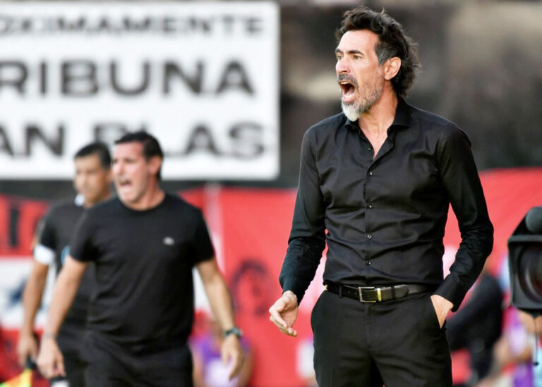 La deuda pendiente de Estudiantes: la baja cosecha de puntos del equipo de Domínguez jugando fuera de casa