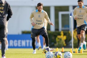 ¿Cómo podría formar la Selección en el último show oficial de Messi en el país?