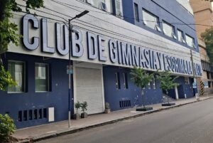 Gimnasia terminó de pagar los sueldos de sus empleados y ahora busca cumplir con el plantel