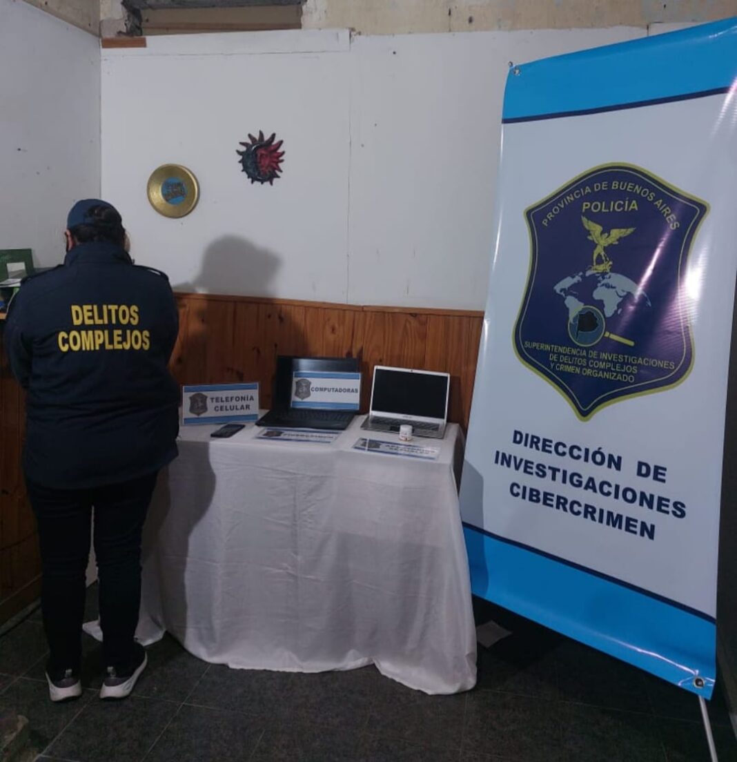 Los elementos secuestrados en el allanamiento en La Plata por el caso de Grooming