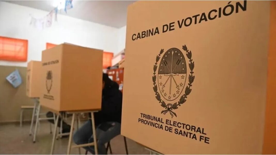 Cabina de votación del Tribunal Electoral de la Provincia de Santa Fe durante elecciones.