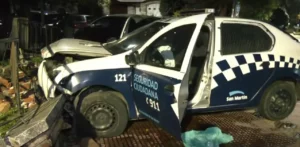 Un patrullero de San Martín chocó contra una casa en Núñez y un auto robado terminó en llamas tras una intensa persecusión