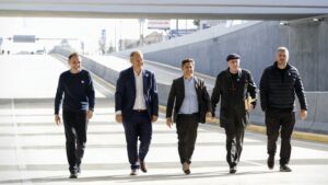 Mar, papas fritas y helado: Kicillof sigue con las recorridas por la Provincia