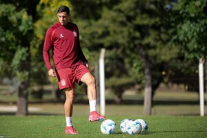 Funes Mori, de mal en peor: el central no da pie con bola en Estudiantes y volvió a quedar pagando
