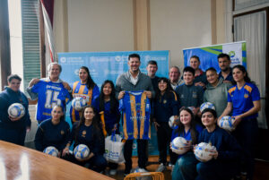 Solidaridad para el fútbol femenino: Lotería de la Provincia  y Telekino realizaron donaciones al Club Everton