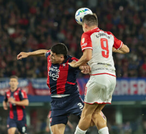 Garantía en las alturas: el juego aéreo de Guido Carrillo, clave en la Copa Libertadores de Estudiantes