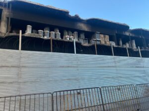 Electrodomésticos “sobrevivientes” se convirtieron en protagonistas de la esquina de diagonal 77 y 48