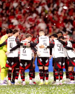 El jugador de Estudiantes que dejó su mensaje para las estrellas del Fla: “Lo van a tener que demostrar en la cancha”