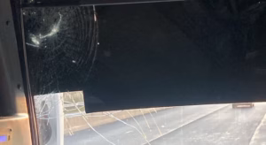 Aumentan los casos de ataques con piedras a colectivos para robarle a los pasajeros