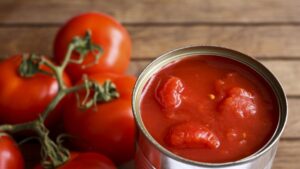 Alerta de ANMAT: detectaron gusanos en un tomate triturado y ordenaron retirarlo del mercado