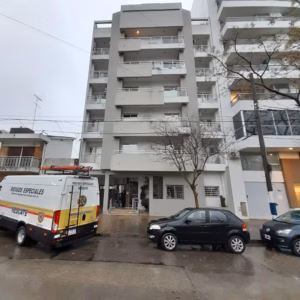 Tensión en La Plata: se desplomó un ascensor y una mujer resultó herida