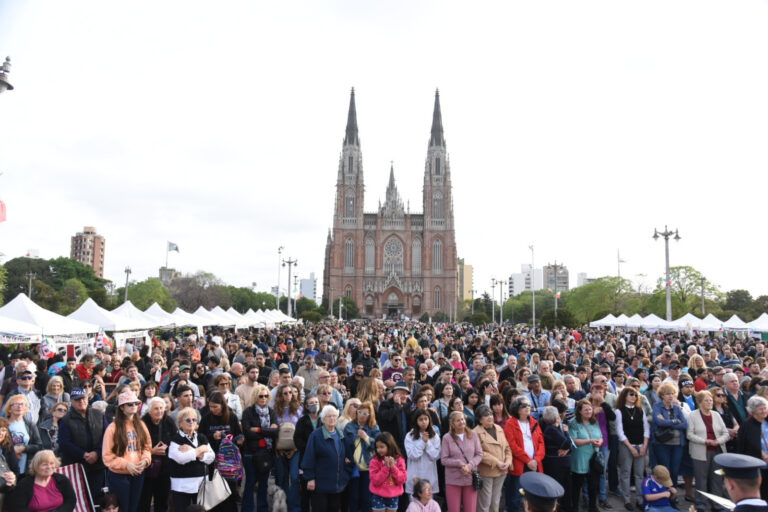 Festival de Folklore y Día del Niño en La Plata: shows gratuitos de Los Tekis y Canticuénticos en Plaza Moreno