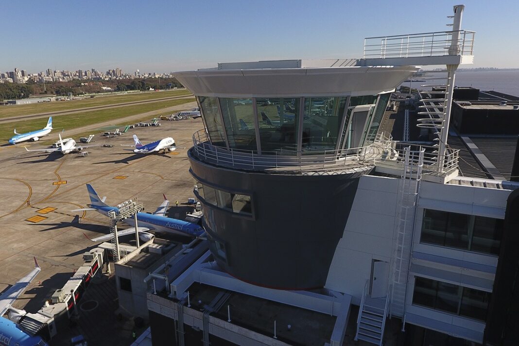Torre de control del Aeroparque Jorge Newbery