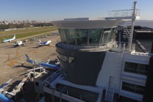 Sigue el paro de controladores aéreos: cancelaciones, demoras y más de 4 mil pasajeros afectados