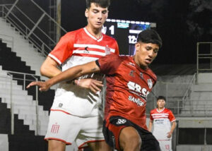 Con un goleador en racha, la Reserva de Estudiantes empató en Santiago