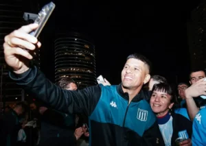 El insólito pedido de un hincha de Racing a Marcos Rojo: “Rompelo a…”