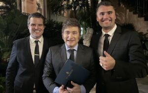 Charlie Kirk, el líder conservador que mataron con las armas qué él defendía