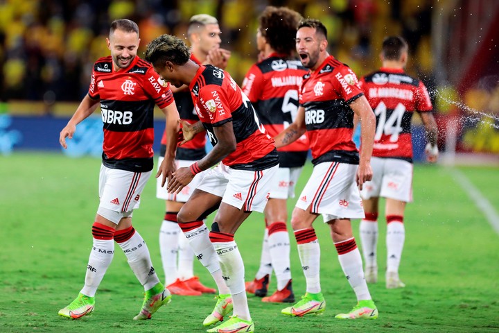 La figura de Flamengo que recibió 12 partidos de sanción por apuestas ilegales: ¿puede jugar contra Estudiantes?
