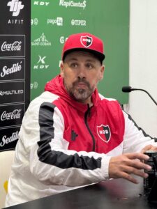 “Hermosa cama”, el picante posteo de la pareja de Fabbiani, próximo rival de Estudiantes en el Clausura