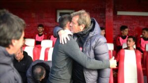 Dirigió a Estudiantes, sonó en Gimnasia y busca salvar a Aldosivi