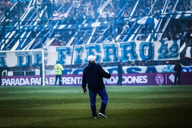 “Un amor para siempre”, el mensaje de Gimnasia recordando la presentación de Maradona