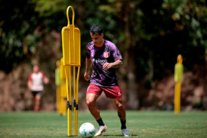 Estudiantes se volvió de Brasil y Domínguez antes trabajó un probable equipo para el lunes