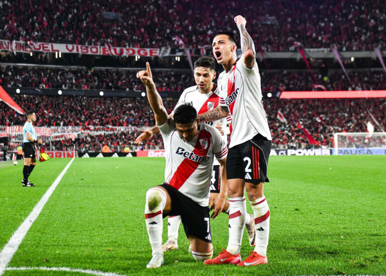Otro invicto en su camino: Estudiantes y el desafío de recibir a River en UNO