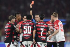 Bomba de escritorio: Estudiantes desconfía y desconoce el comunicado de Flamengo y cree que Plata no podrá jugar