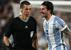 Dirigió la paliza de Argentina a Brasil, estuvo en el triunfazo de Estudiantes en Chile y ahora será el árbitro con Flamengo