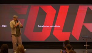 Verón presentó la nueva estética institucional de Estudiantes: ¿cómo es el nuevo escudo?