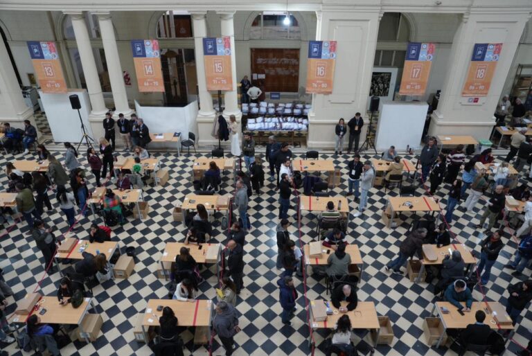 Comenzó el escrutinio que definirá bancas clave en la Legislatura bonaerense