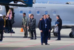 300 mil dólares y una caminata cancelada: el costoso viaje presidencial que quedó solo en fotos